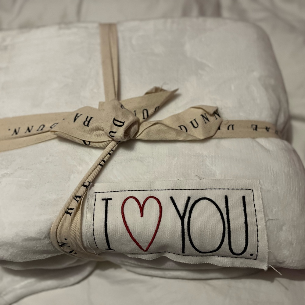 Rae Dunn plush blanket